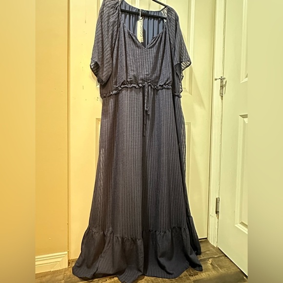 Bloomchic Plus Size Solid Striped Notched Ties Up Pocket Flutter Maxi Dress - Picture 3 of 7